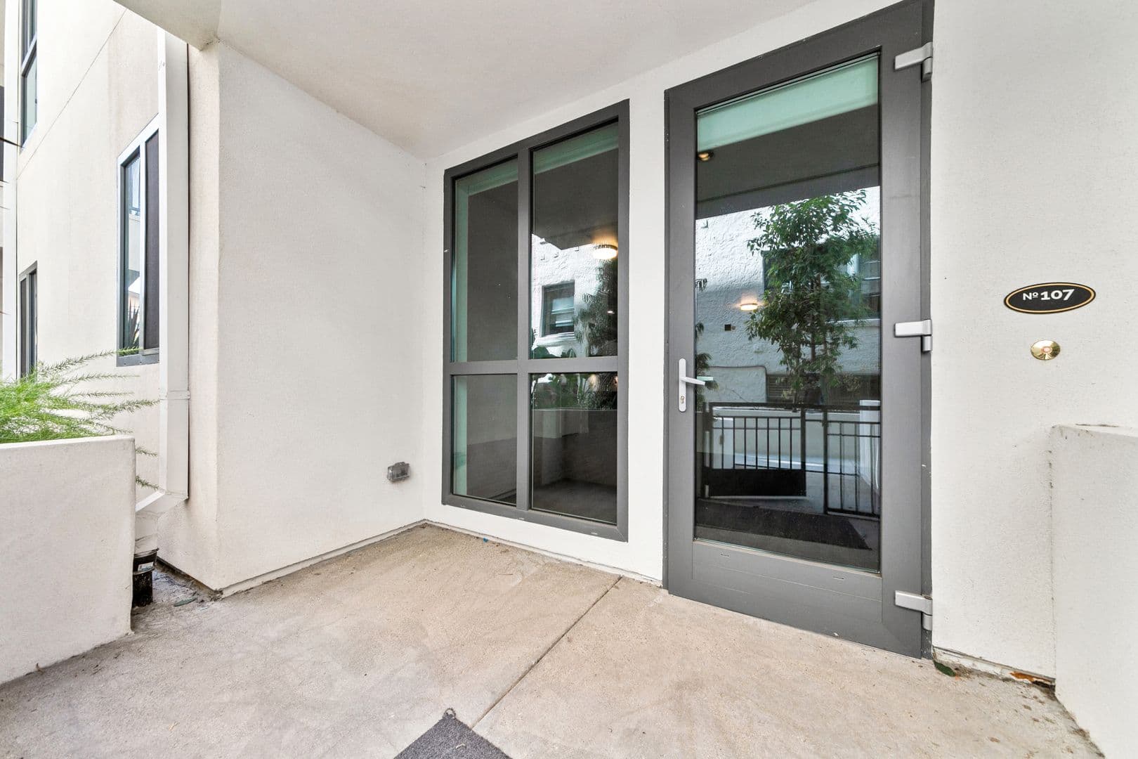 Los Angeles Apartment: 1818 N. Cherokee Ave