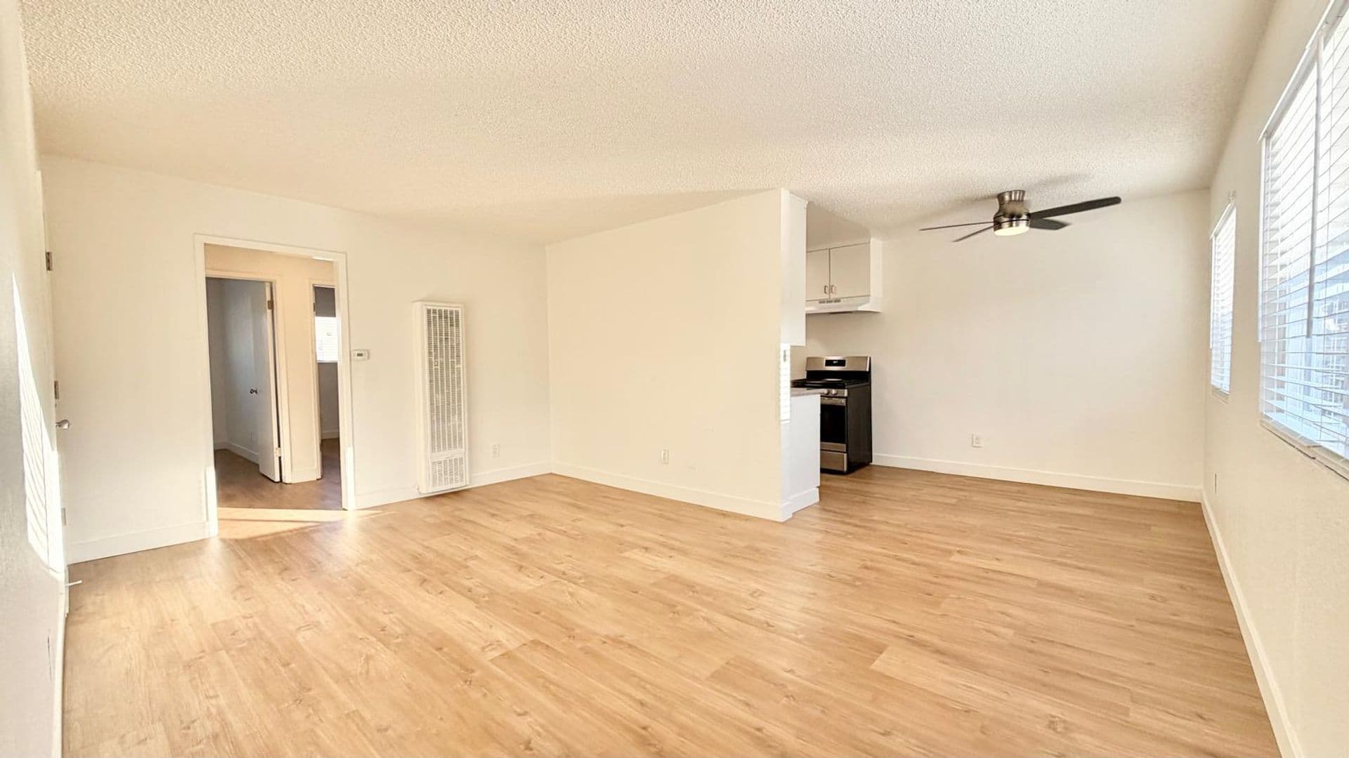 Los Angeles Apartment: 637 W. 79th