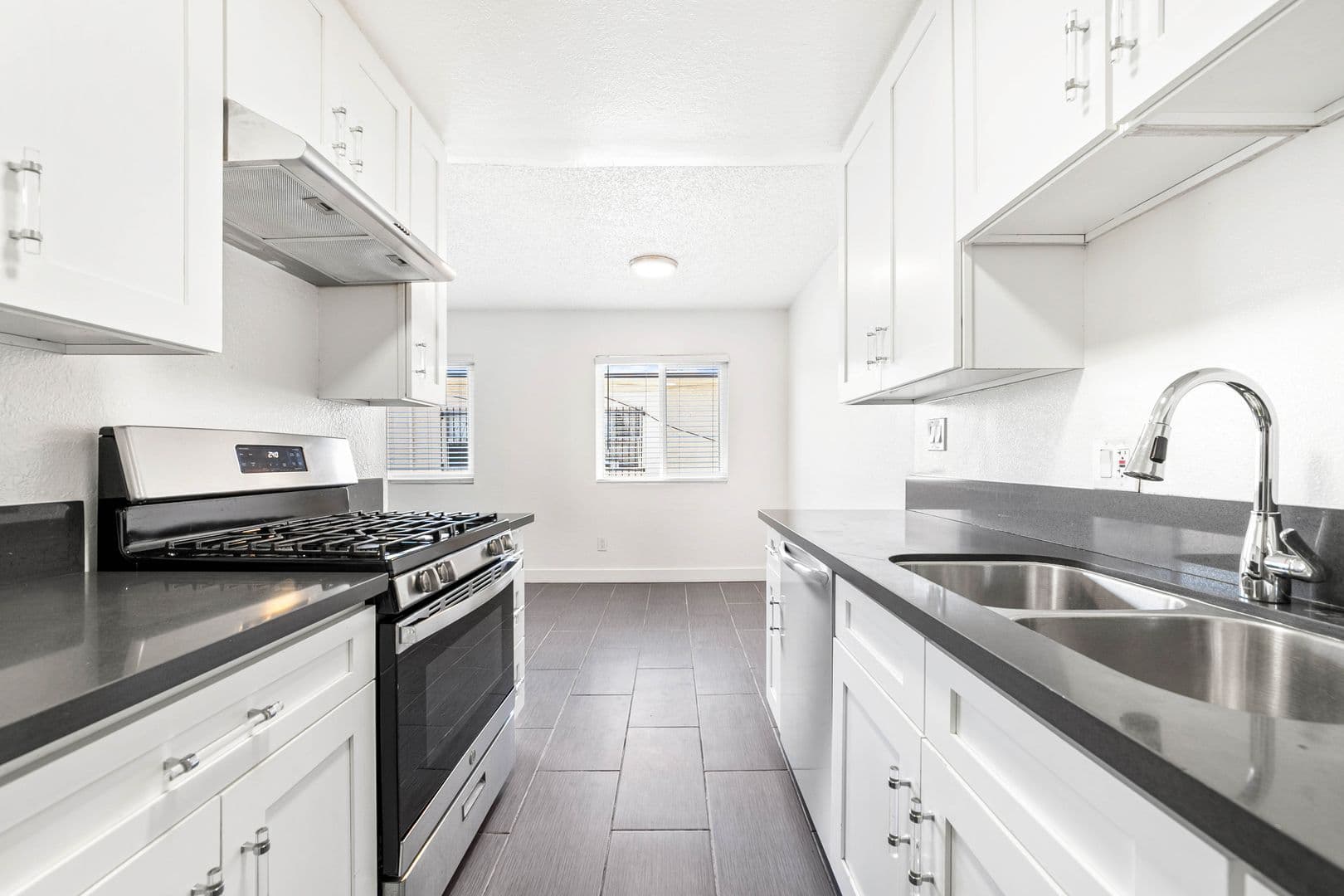 Los Angeles Apartment: 637 W. 79th