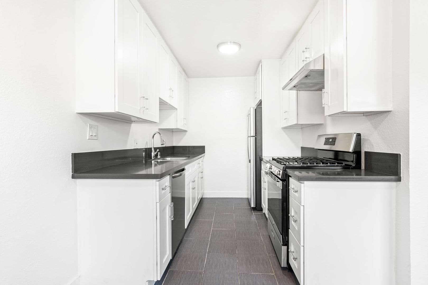 Los Angeles Apartment: 637 W. 79th