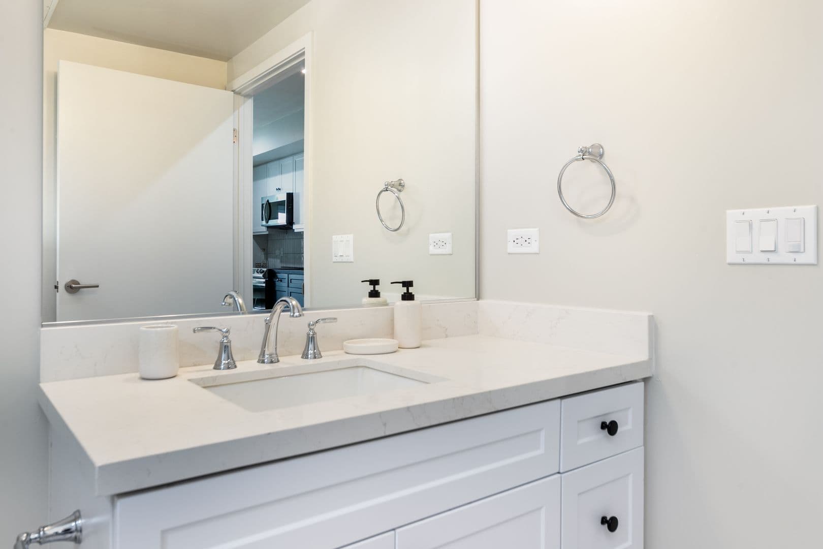 Los Angeles Apartment: 1818 N. Cherokee Ave
