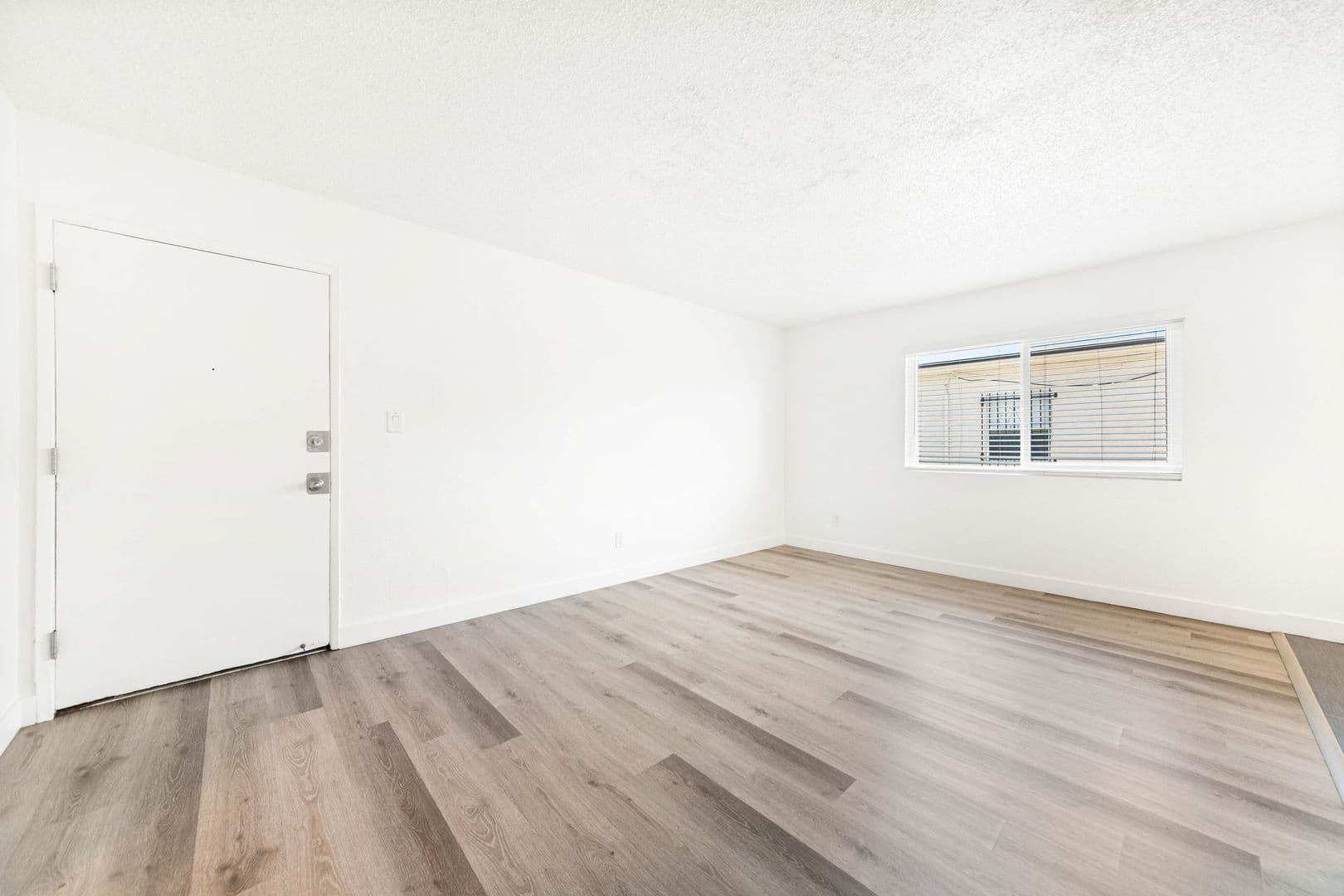 Los Angeles Apartment: 637 W. 79th