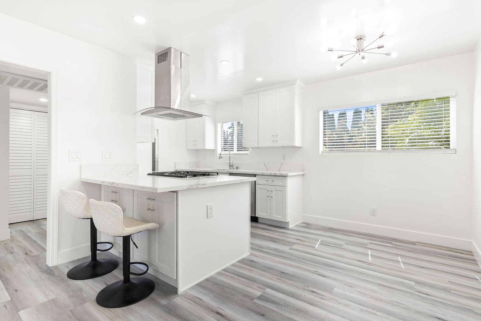 Valley Village Apartment: 12656 Burbank Blvd