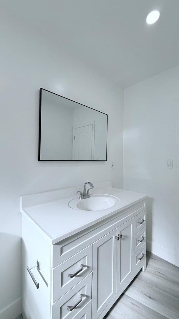 Los Angeles Apartment: 3919 Ursula Ave.