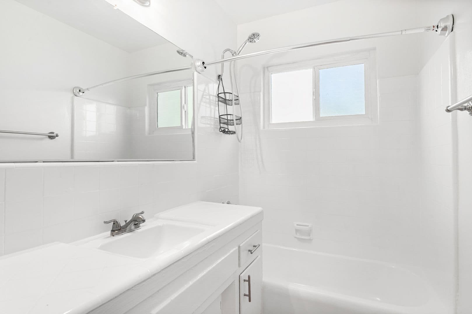 Los Angeles Apartment: 3850 Potomac Ave