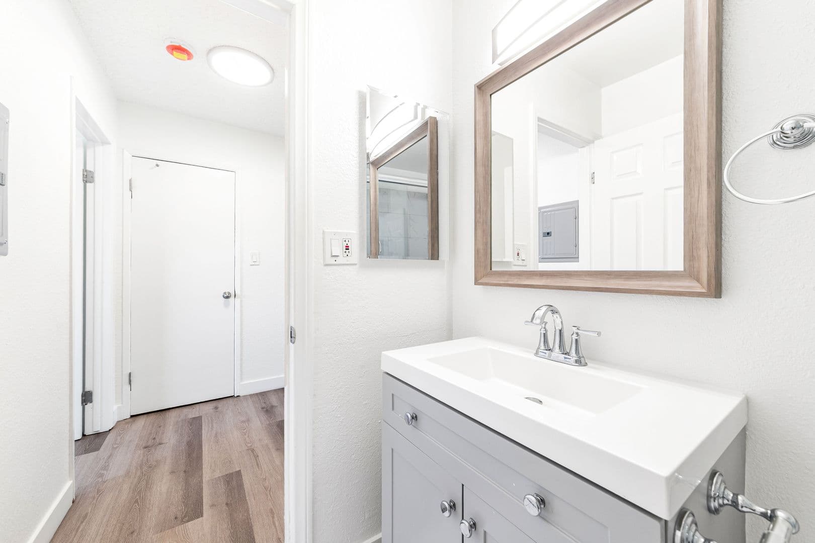 Los Angeles Apartment: 637 W. 79th