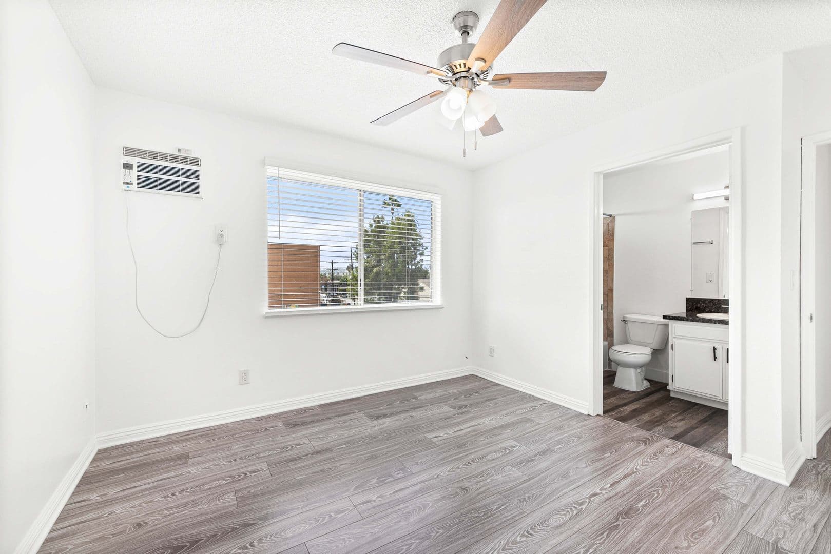 Los Angeles Apartment: 2509 Crenshaw Blvd.