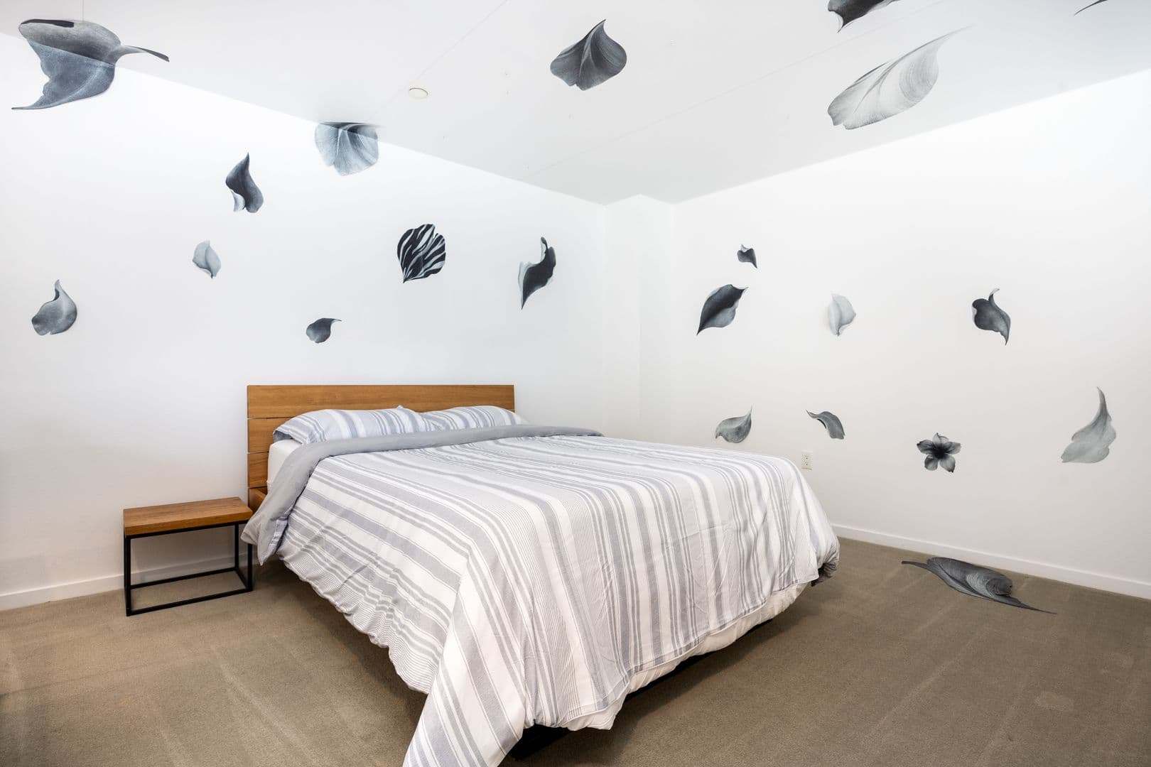 Los Angeles Apartment: 1737 N Las Palmas Ave