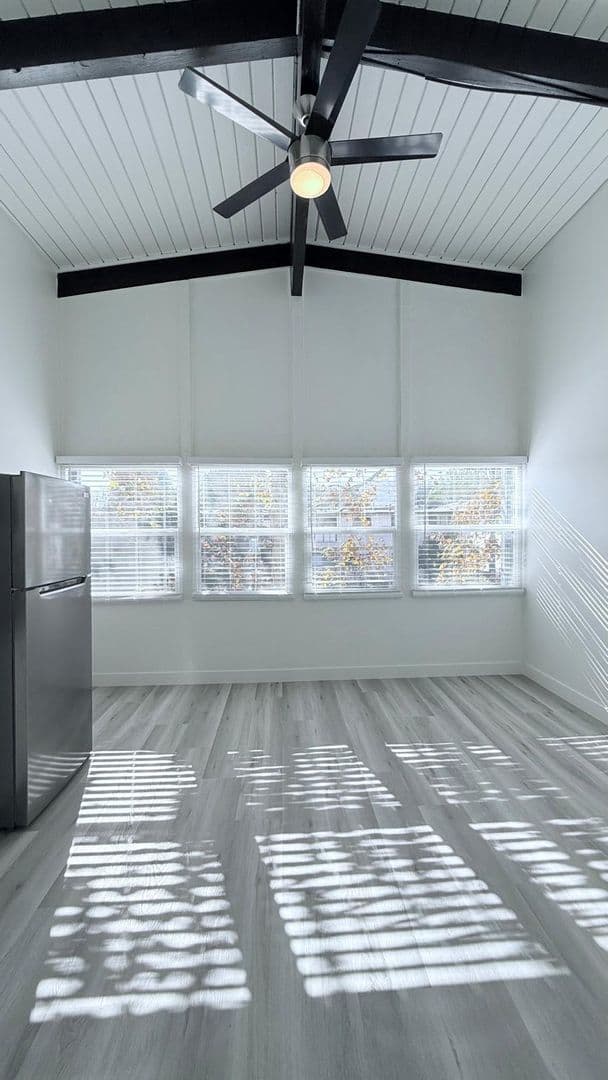 Los Angeles Apartment: 4043 Buckingham Rd.
