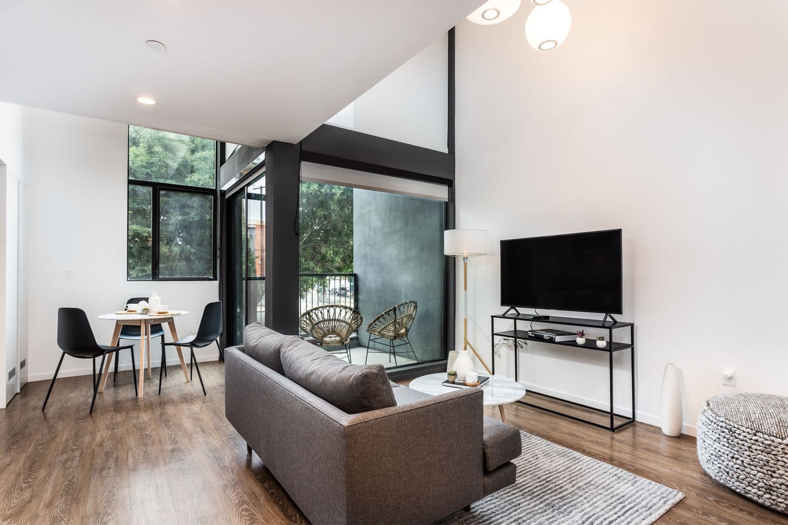 Los Angeles Apartment: 1737 N Las Palmas Ave
