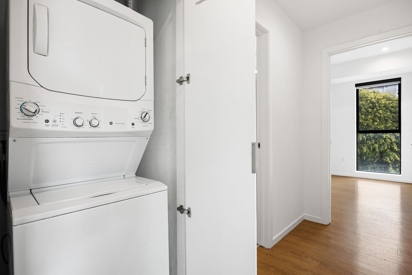 Los Angeles Apartment: 1737 N Las Palmas Ave