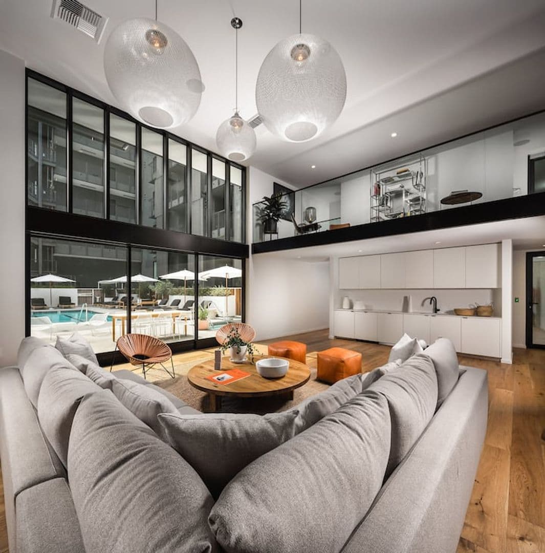 Los Angeles Apartment: 1737 N Las Palmas Ave