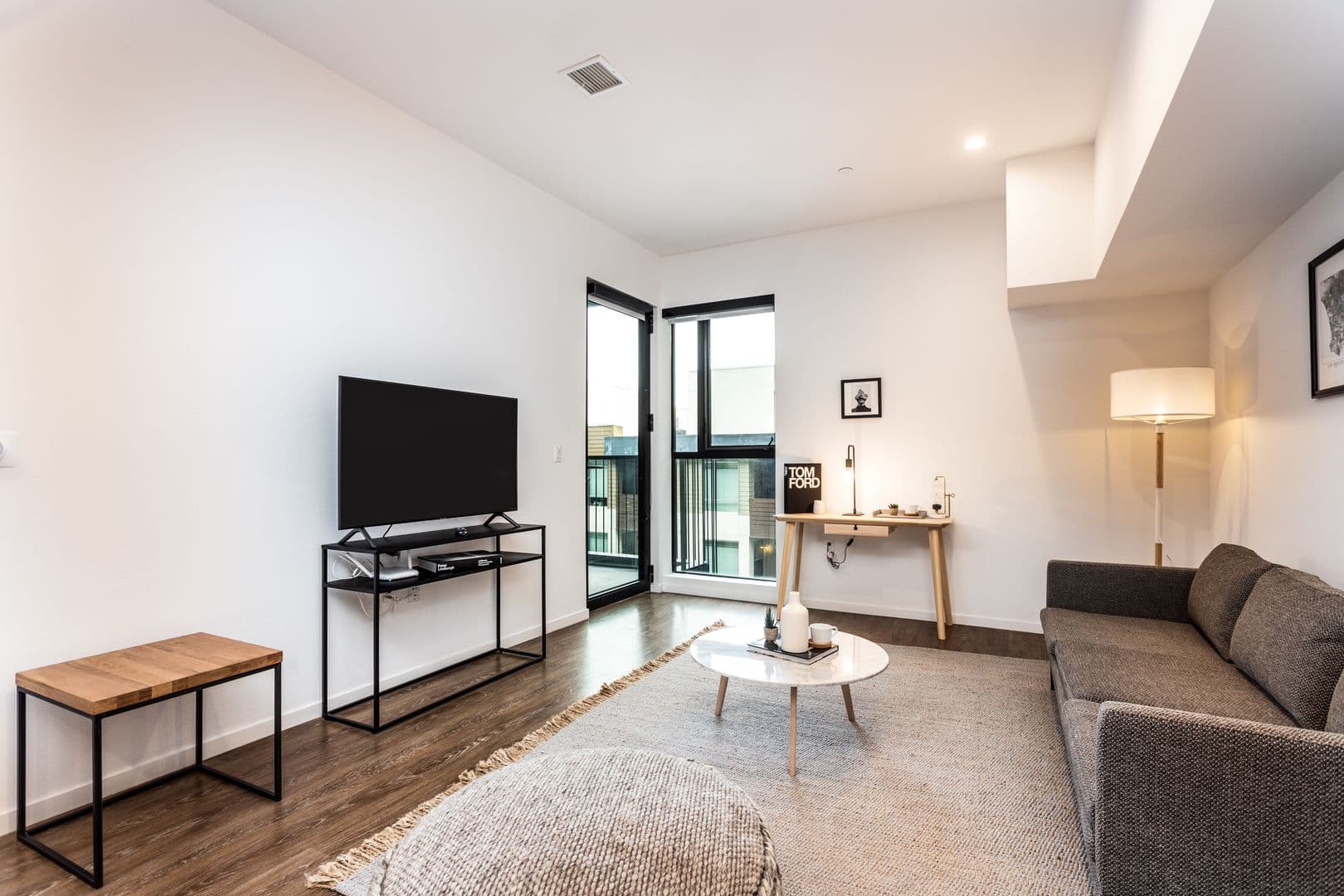 Los Angeles Apartment: 1737 N Las Palmas Ave