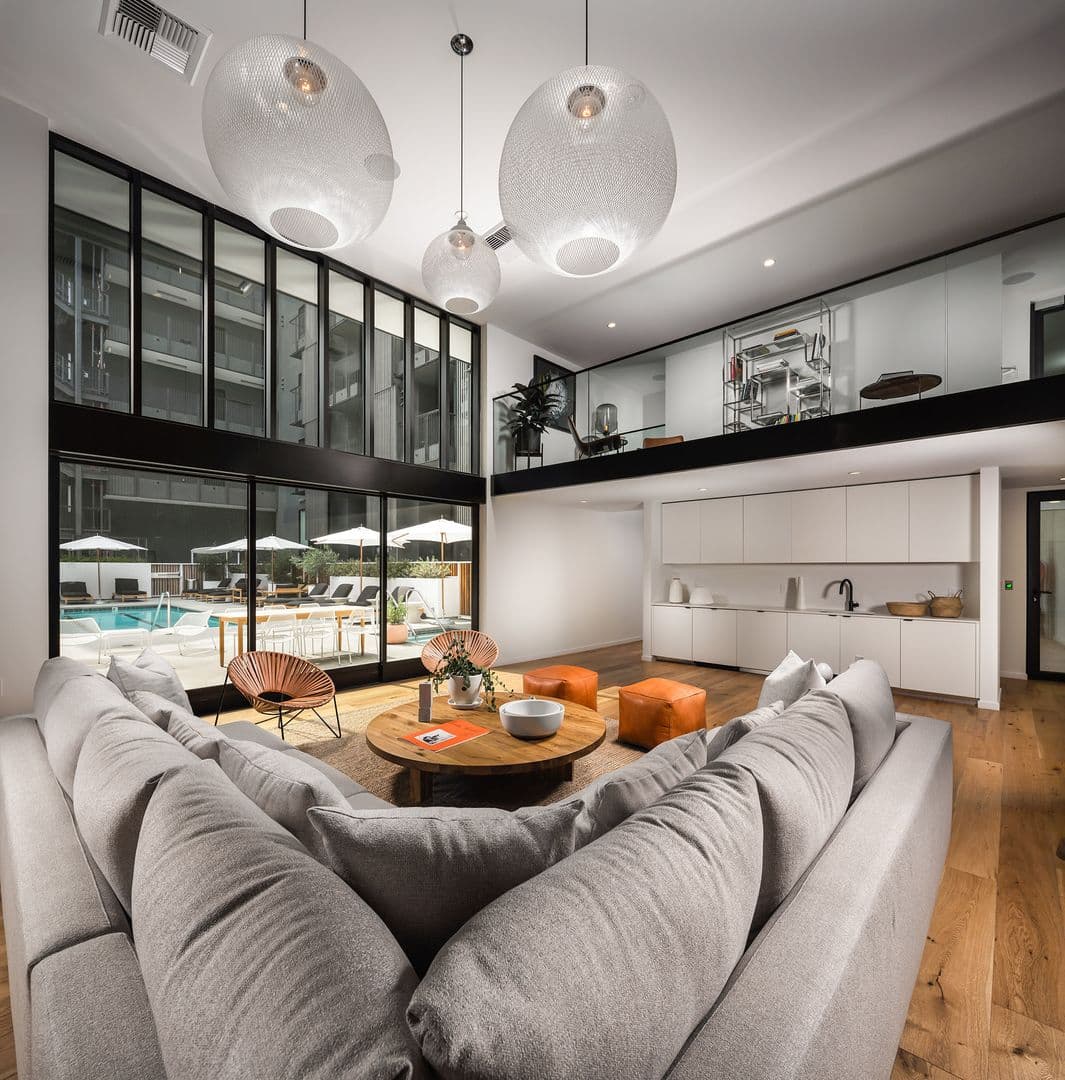 Los Angeles Apartment: 1737 N Las Palmas Ave