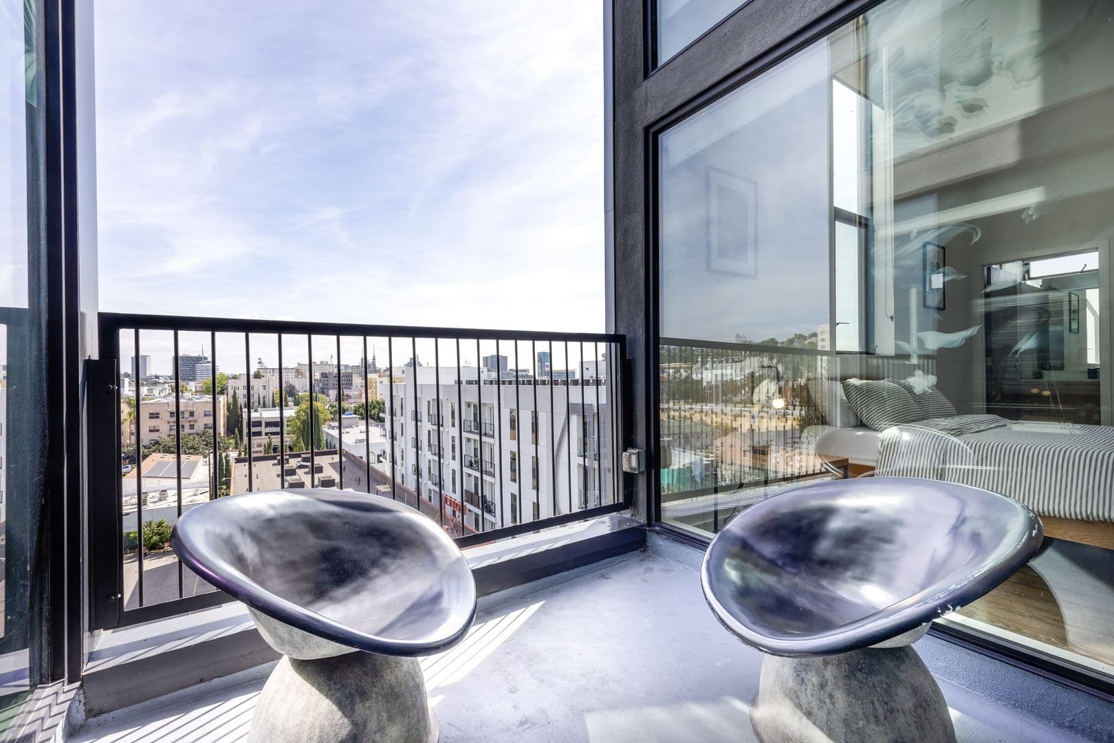 Los Angeles Apartment: 1737 N Las Palmas Ave