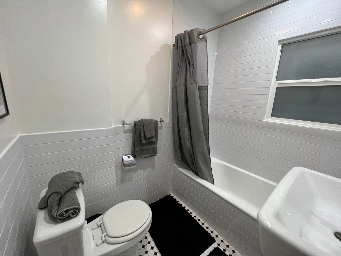 Los Angeles Apartment: 2050 Dracena Drive