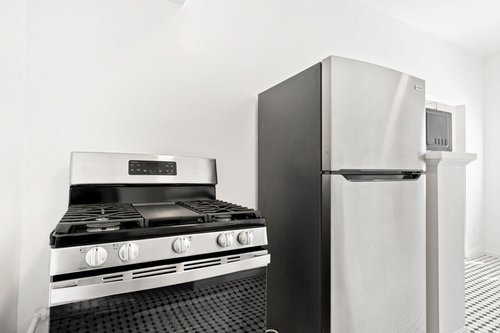 Los Angeles Apartment: 1775 N. Orange Drive