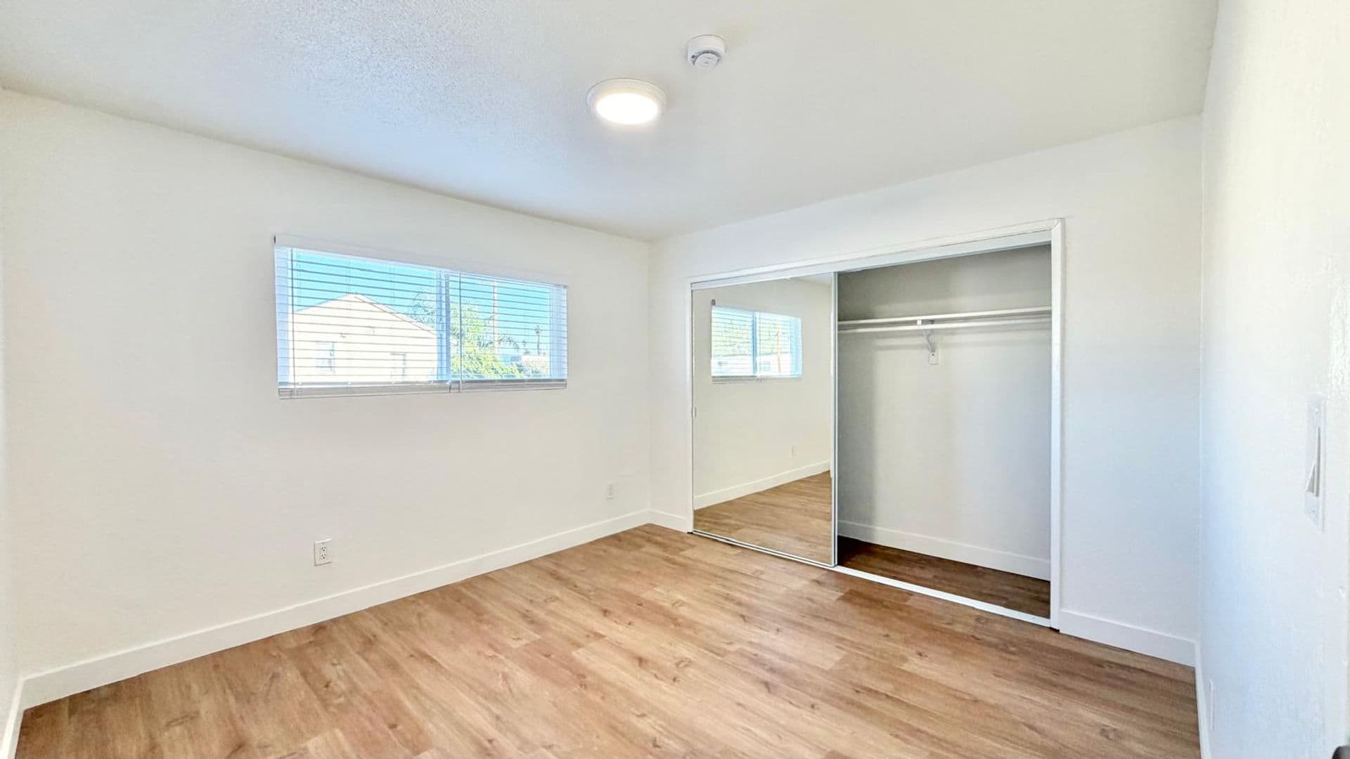 Los Angeles Apartment: 637 W. 79th