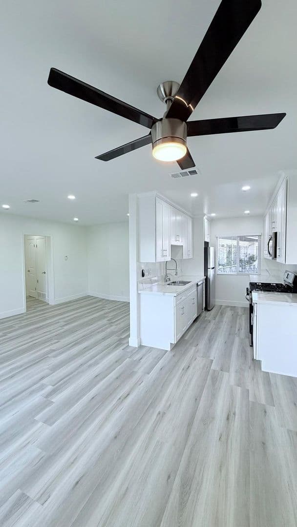 Los Angeles Apartment: 3919 Ursula Ave.