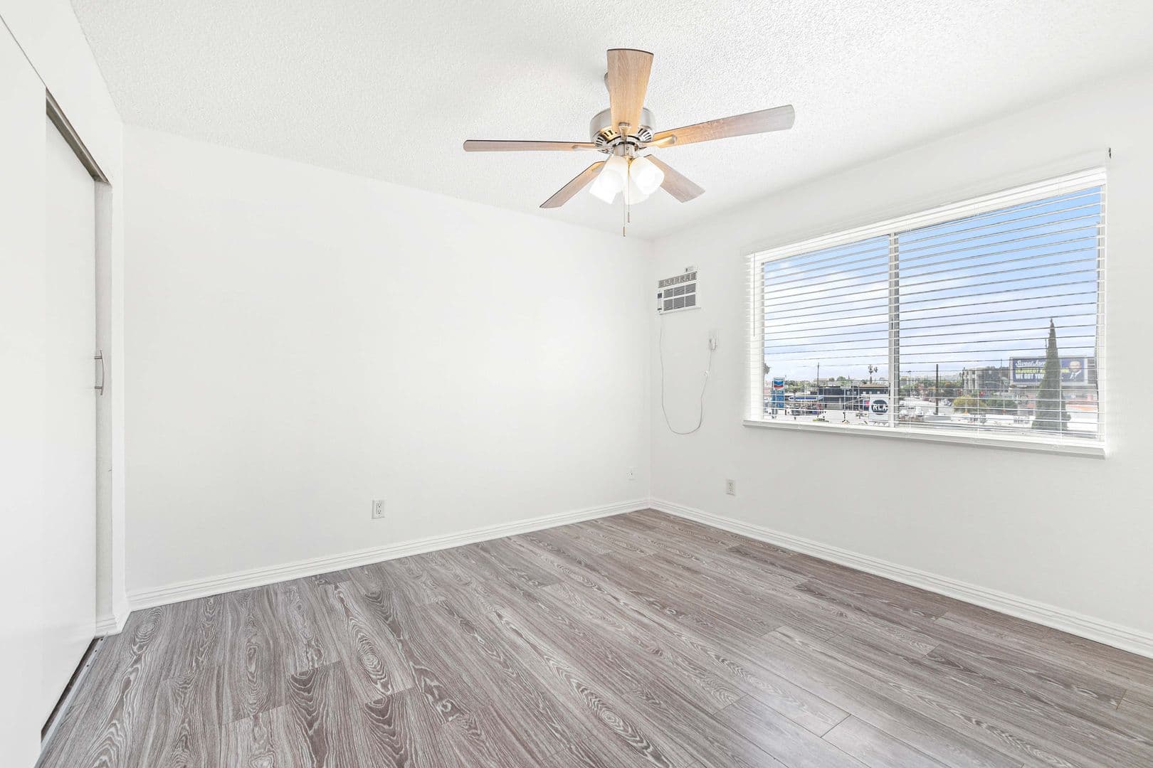 Los Angeles Apartment: 2509 Crenshaw Blvd.