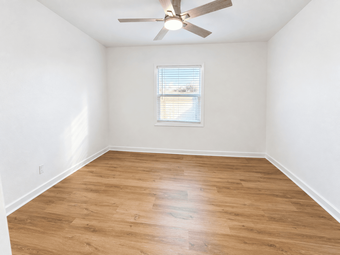 West Hollywood Apartment: 990 Palm Avenue