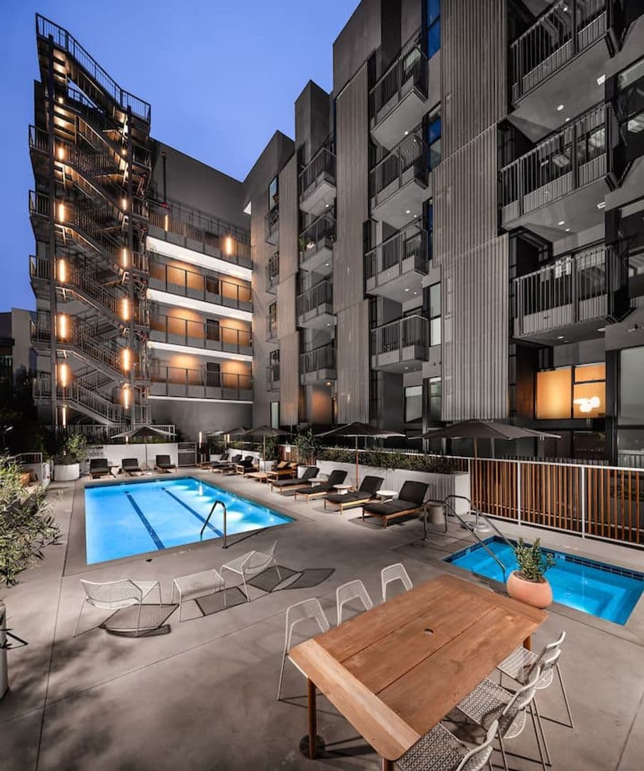 Los Angeles Apartment: 1737 N Las Palmas Ave