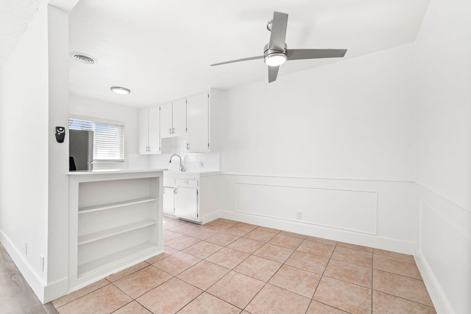 Los Angeles Apartment: 3850 Potomac Ave