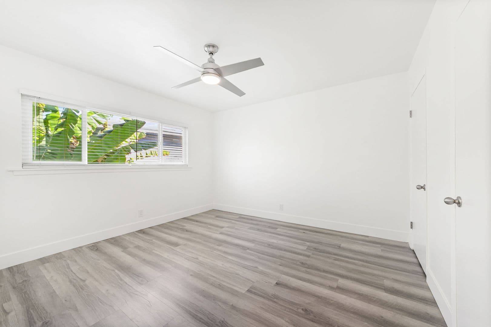 Los Angeles Apartment: 3850 Potomac Ave