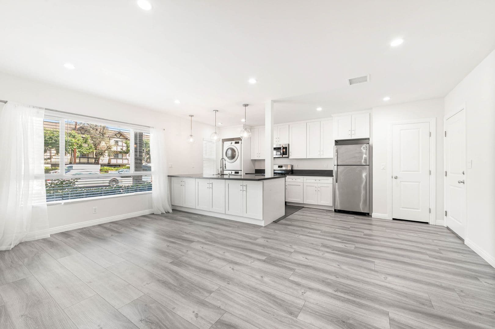 Valley Village Apartment: 12656 Burbank Blvd