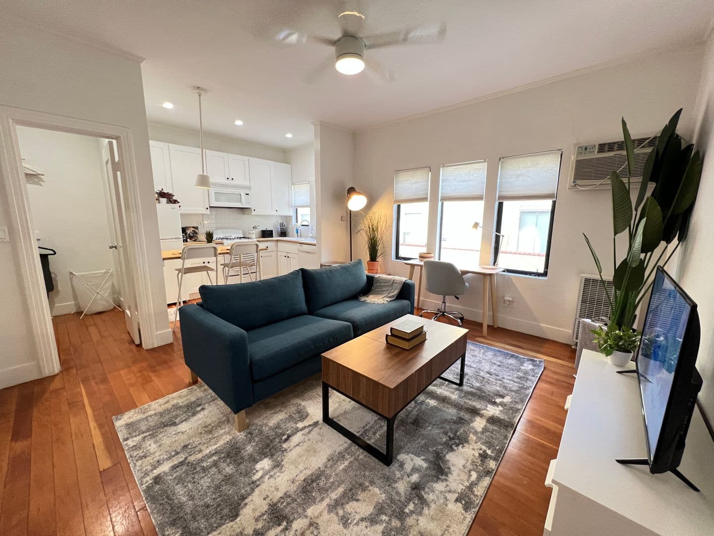 Los Angeles Apartment: 2050 Dracena Drive