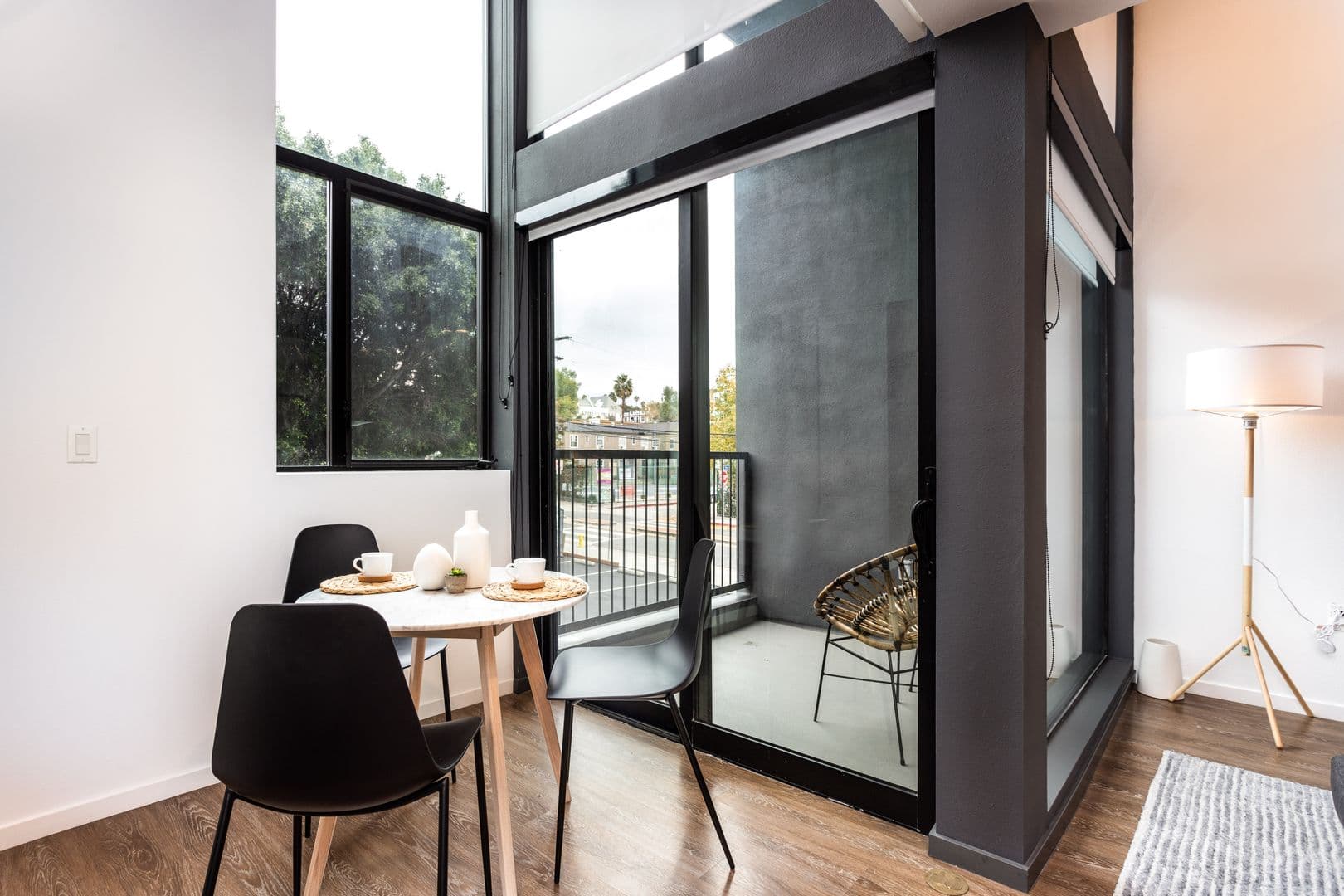 Los Angeles Apartment: 1737 N Las Palmas Ave
