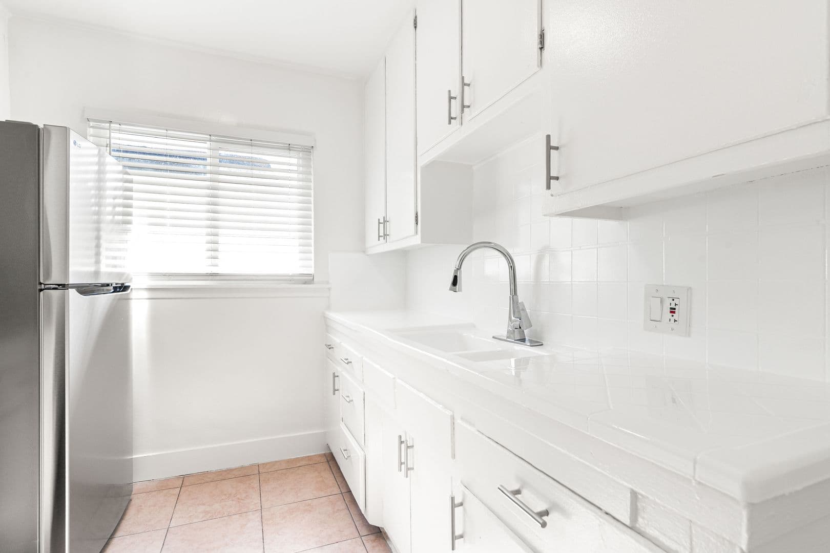 Los Angeles Apartment: 3850 Potomac Ave