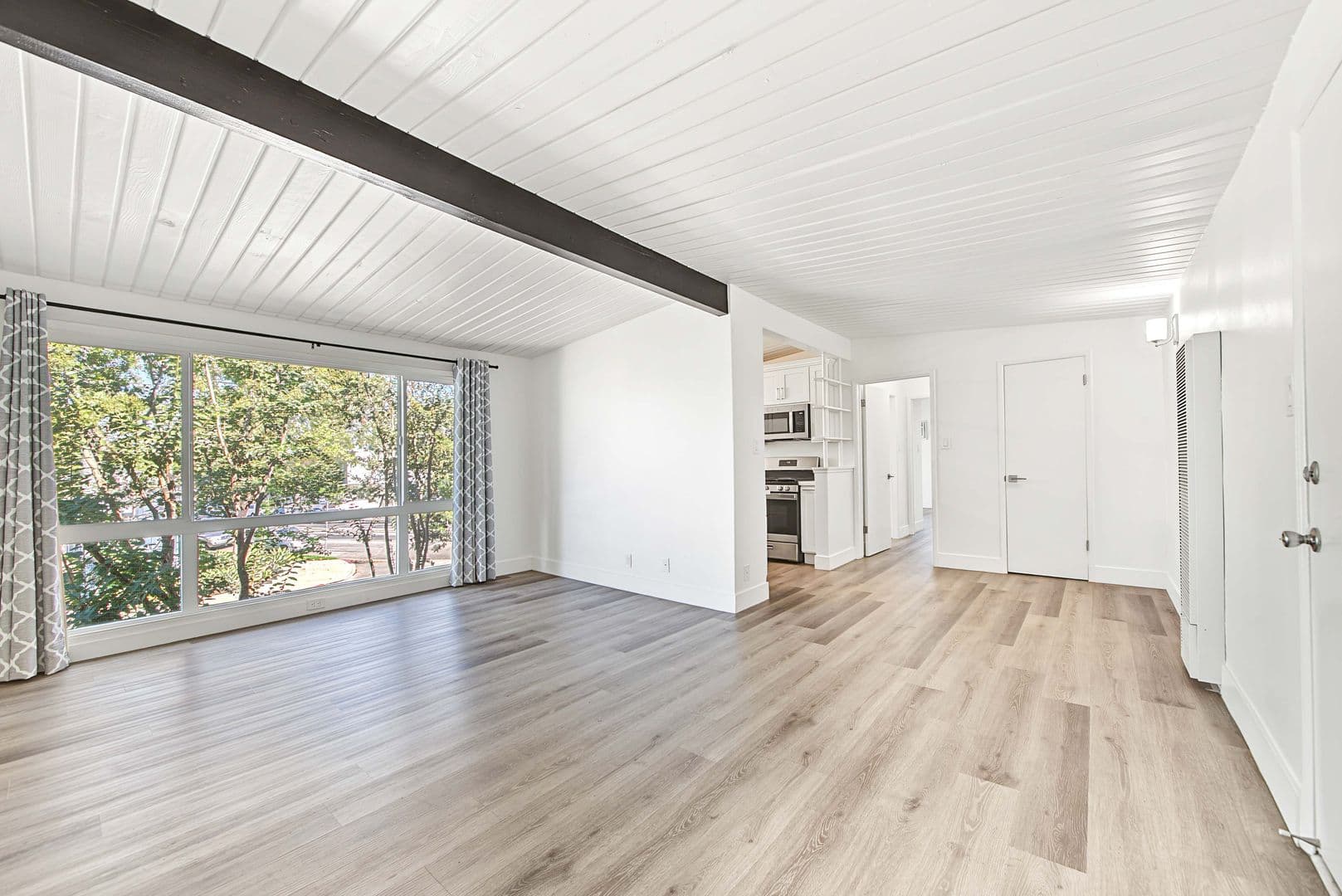 Los Angeles Apartment: 4004 Palmwood Drive