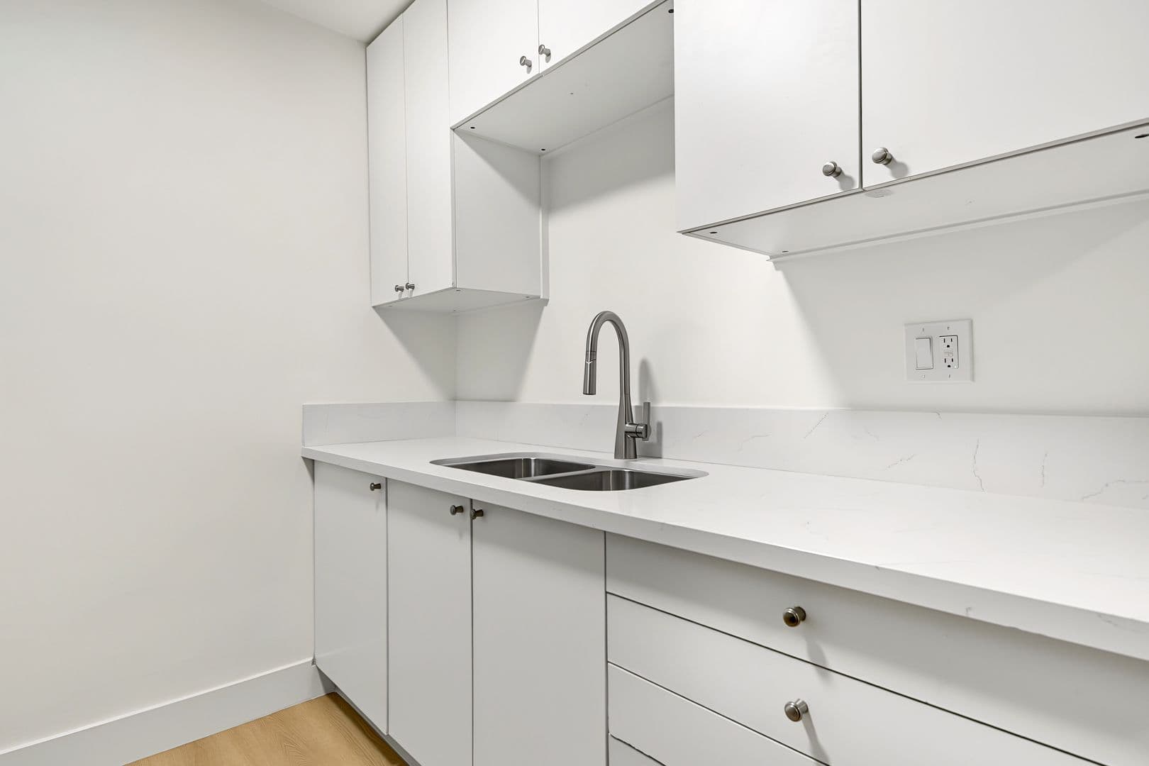 Los Angeles Apartment: 2025 S. Bedford Street