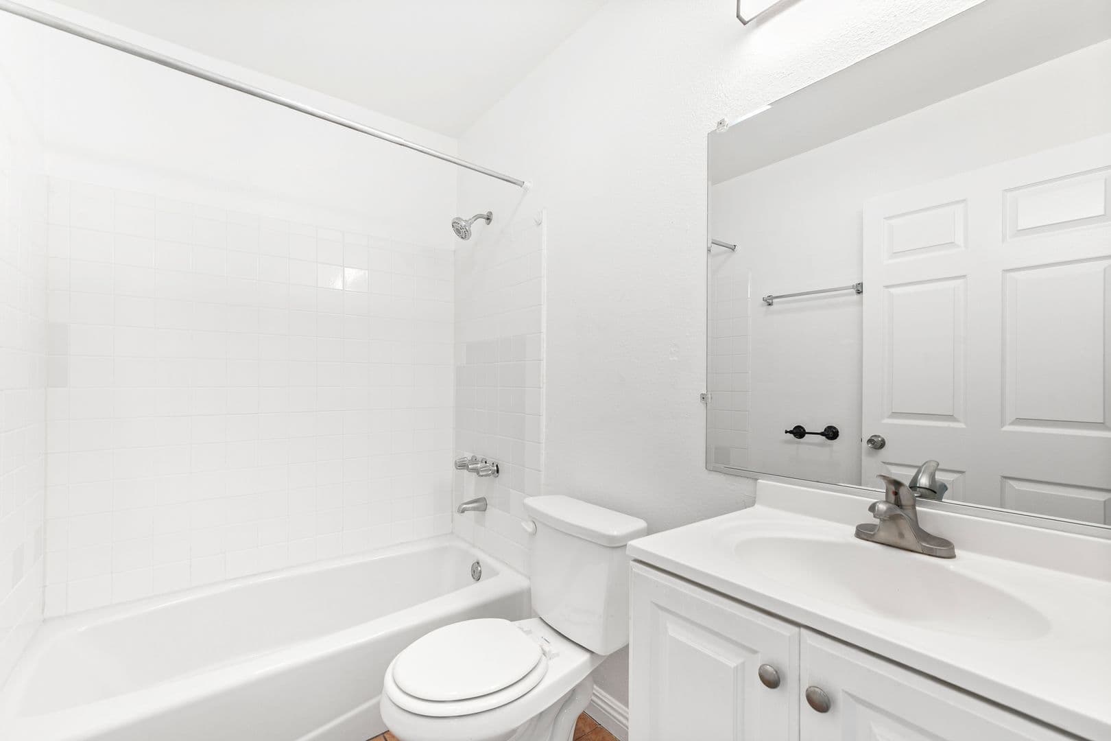 Los Angeles Apartment: 2509 Crenshaw Blvd.