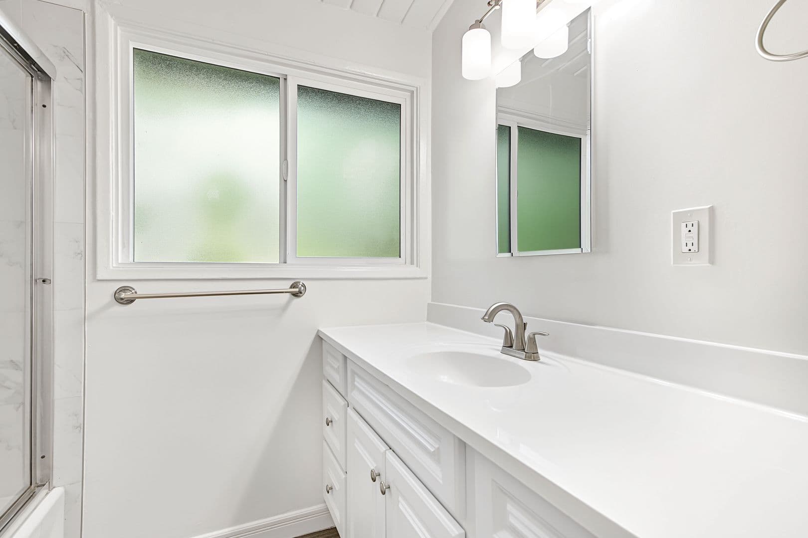 Los Angeles Apartment: 4004 Palmwood Drive