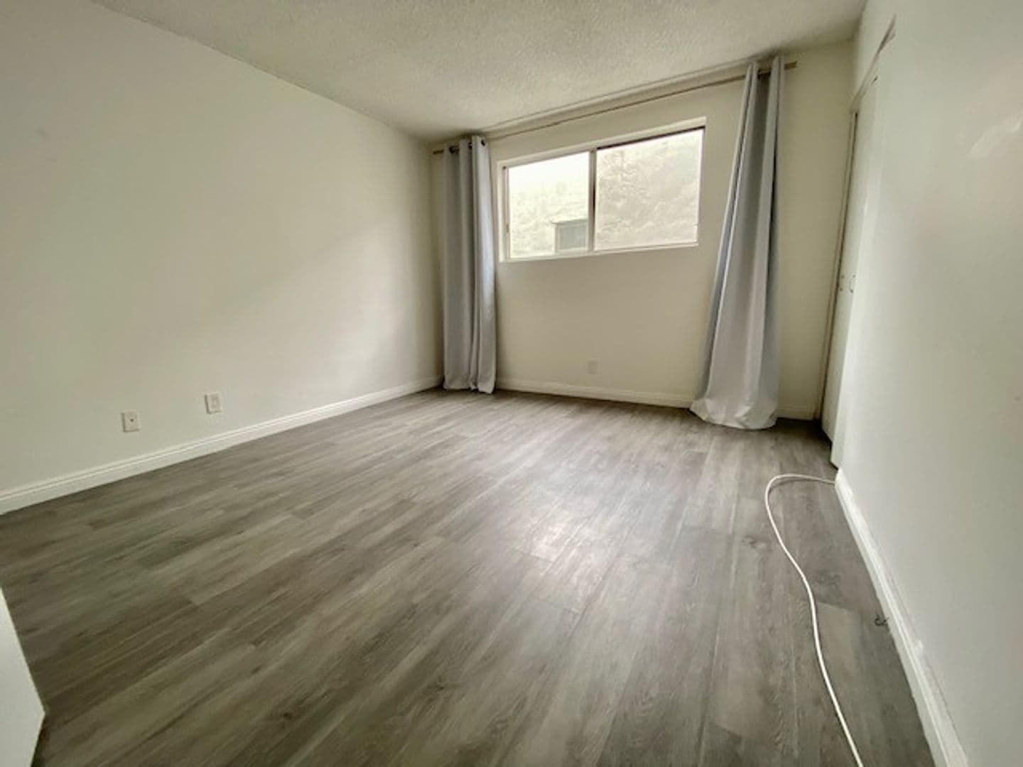Santa Monica Apartment: 938 4th St.