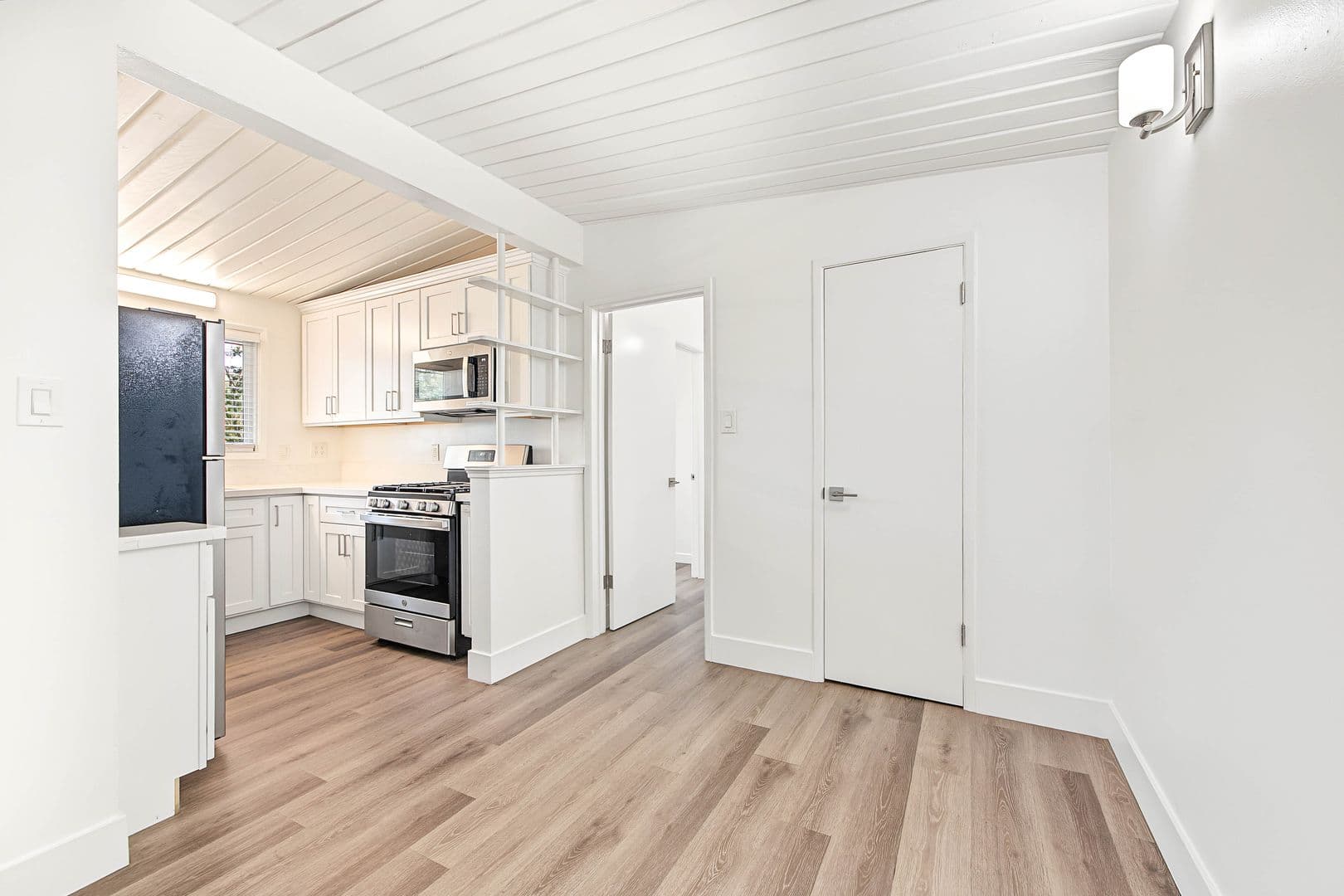 Los Angeles Apartment: 4004 Palmwood Drive