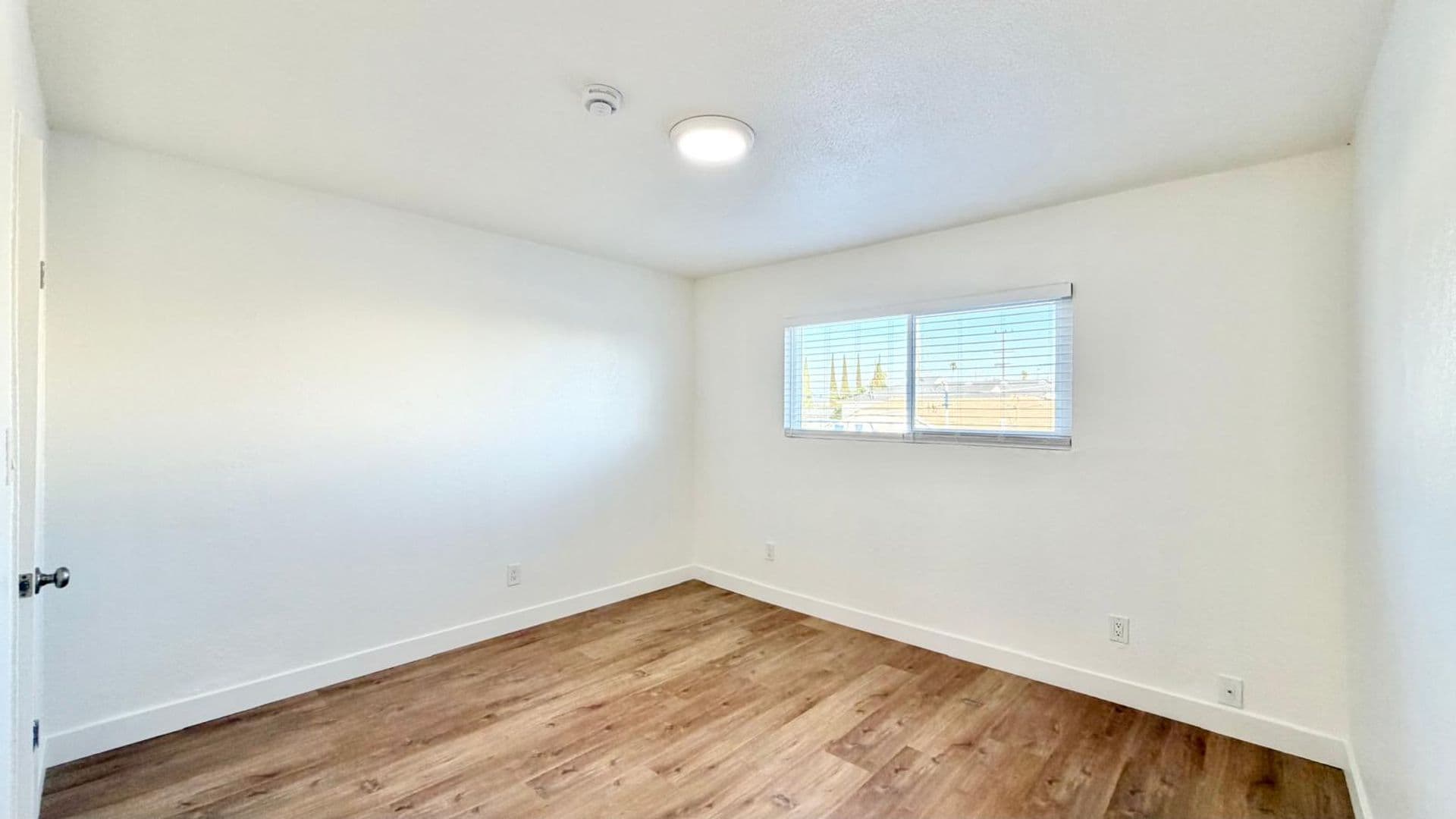 Los Angeles Apartment: 637 W. 79th
