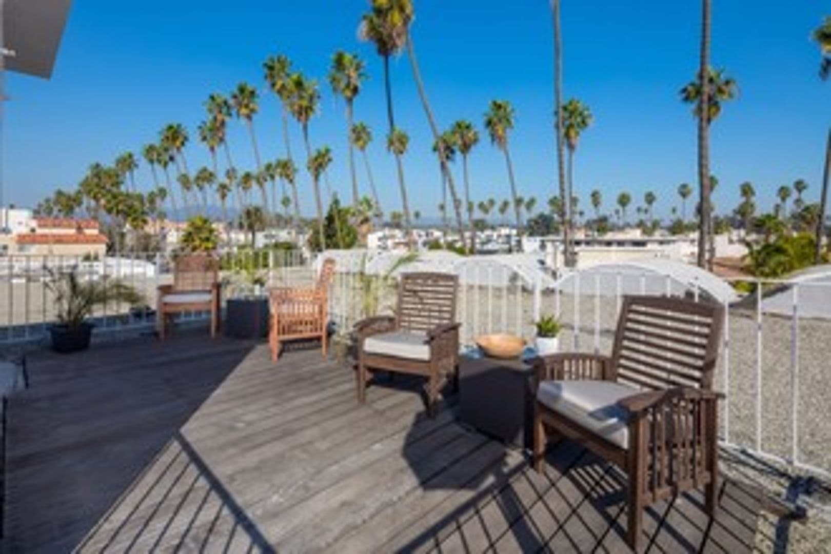 Santa Monica Apartment: 938 4th St.