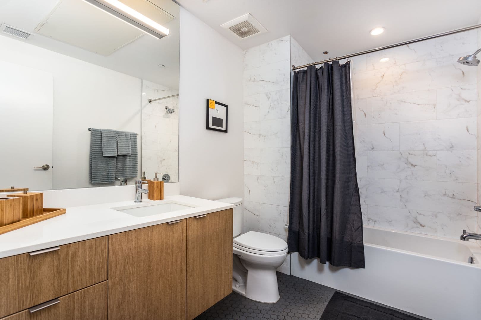 Los Angeles Apartment: 1737 N Las Palmas Ave