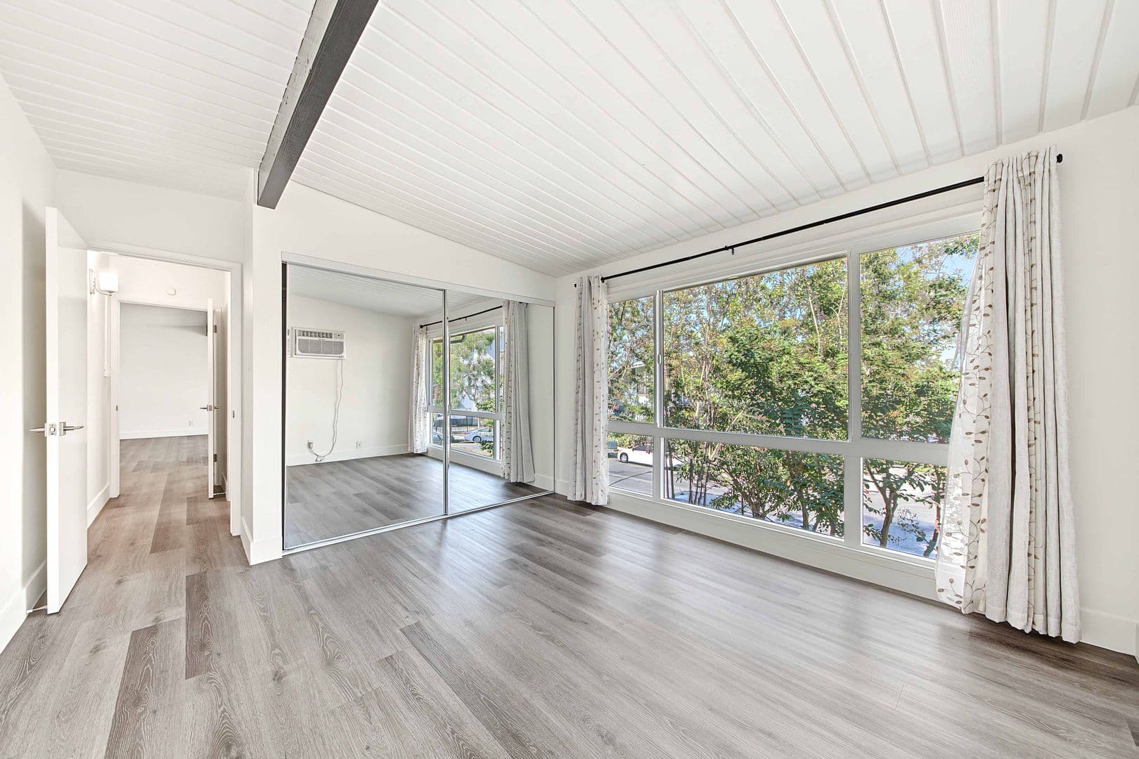 Los Angeles Apartment: 4004 Palmwood Drive