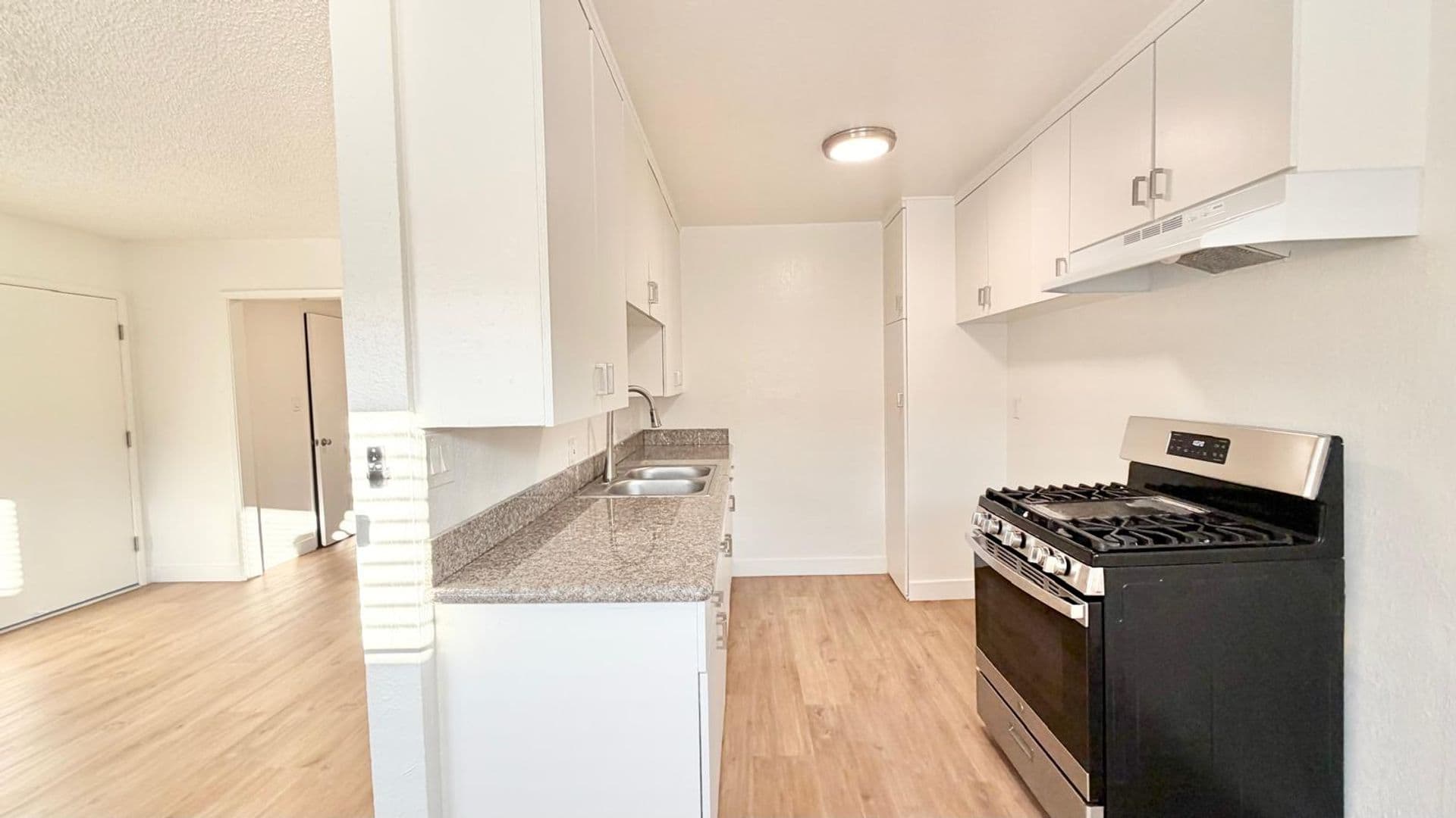 Los Angeles Apartment: 637 W. 79th