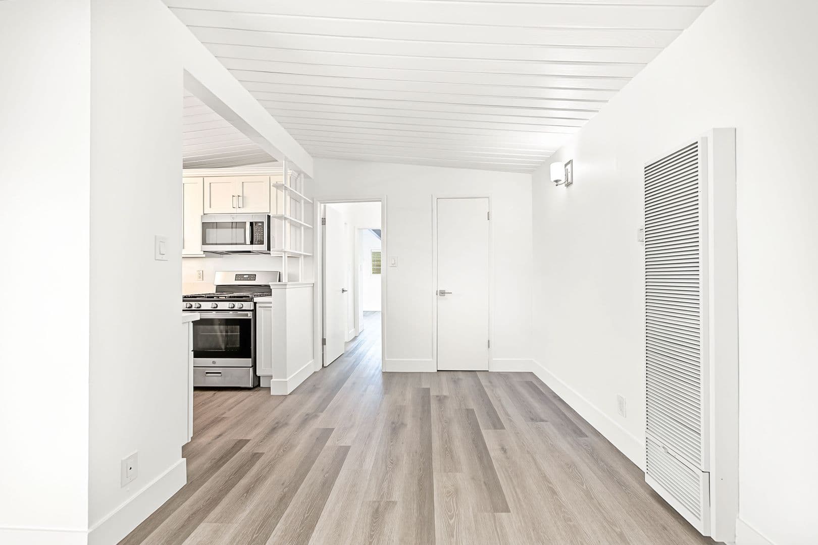 Los Angeles Apartment: 4004 Palmwood Drive