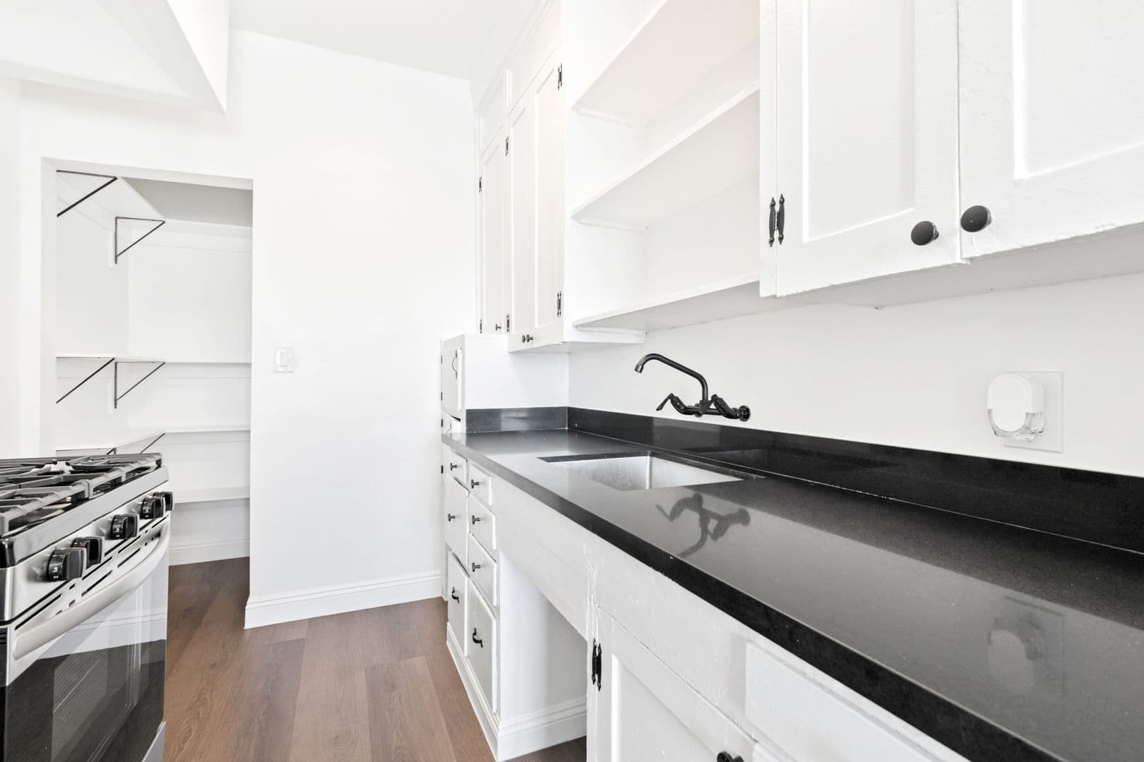Los Angeles Apartment: 1775 N. Orange Drive