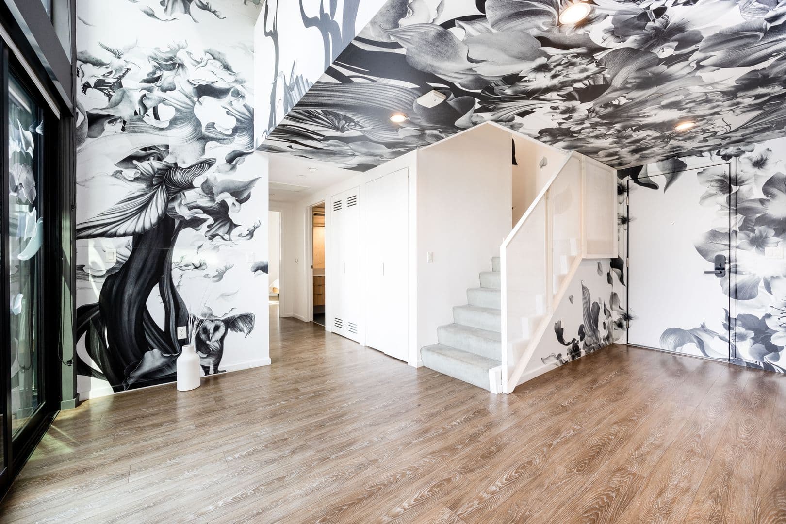 Los Angeles Apartment: 1737 N Las Palmas Ave