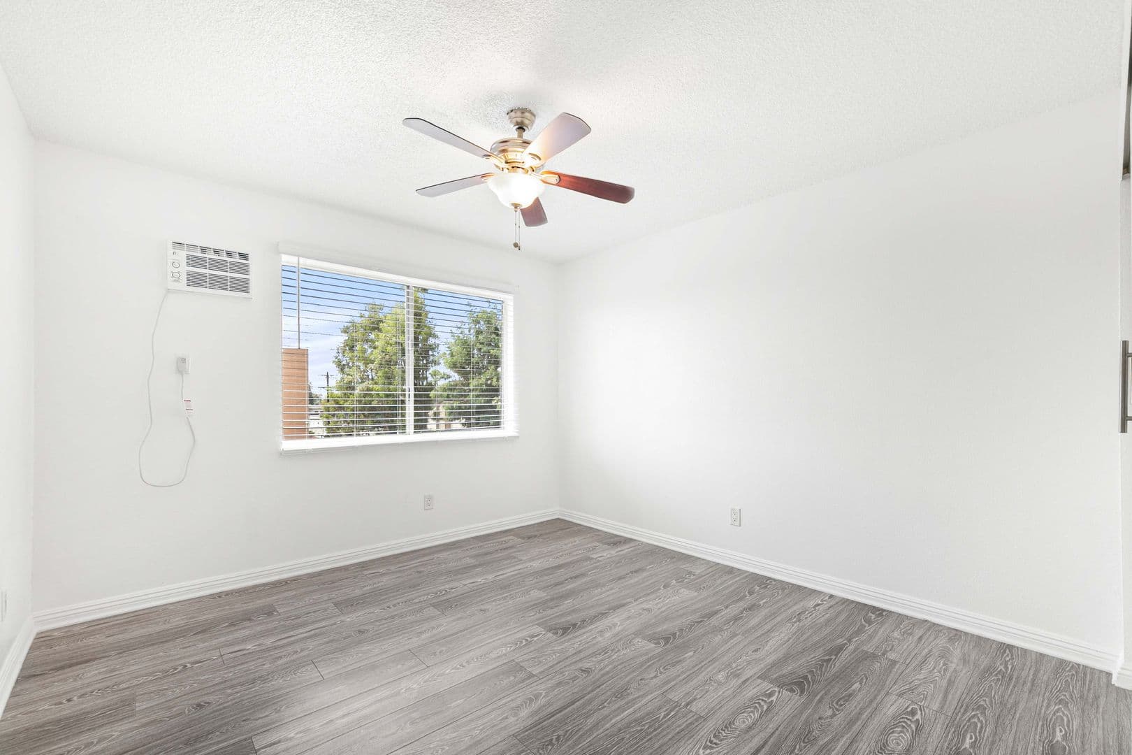 Los Angeles Apartment: 2509 Crenshaw Blvd.