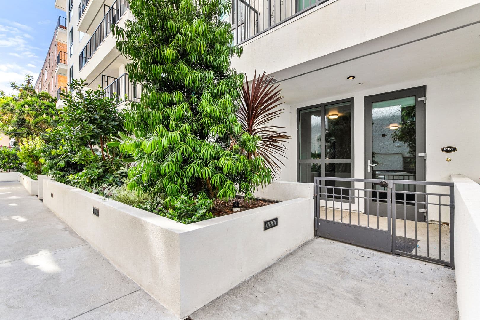 Los Angeles Apartment: 1818 N. Cherokee Ave