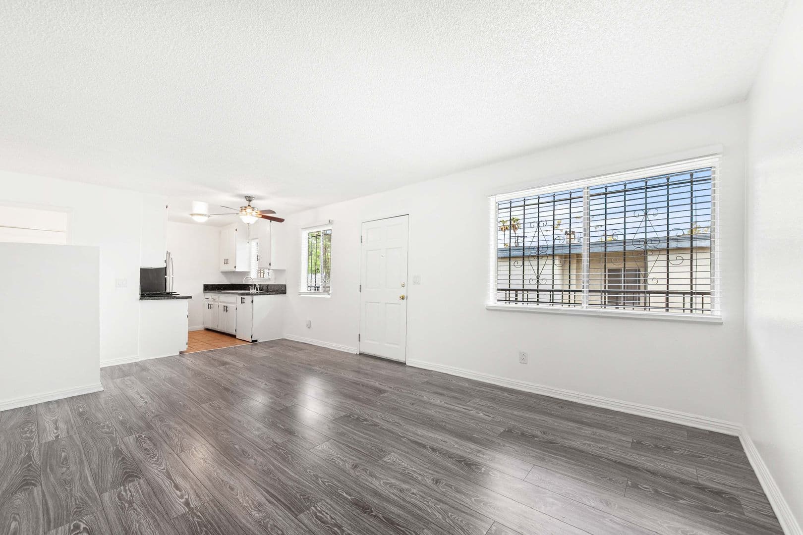Los Angeles Apartment: 2509 Crenshaw Blvd.