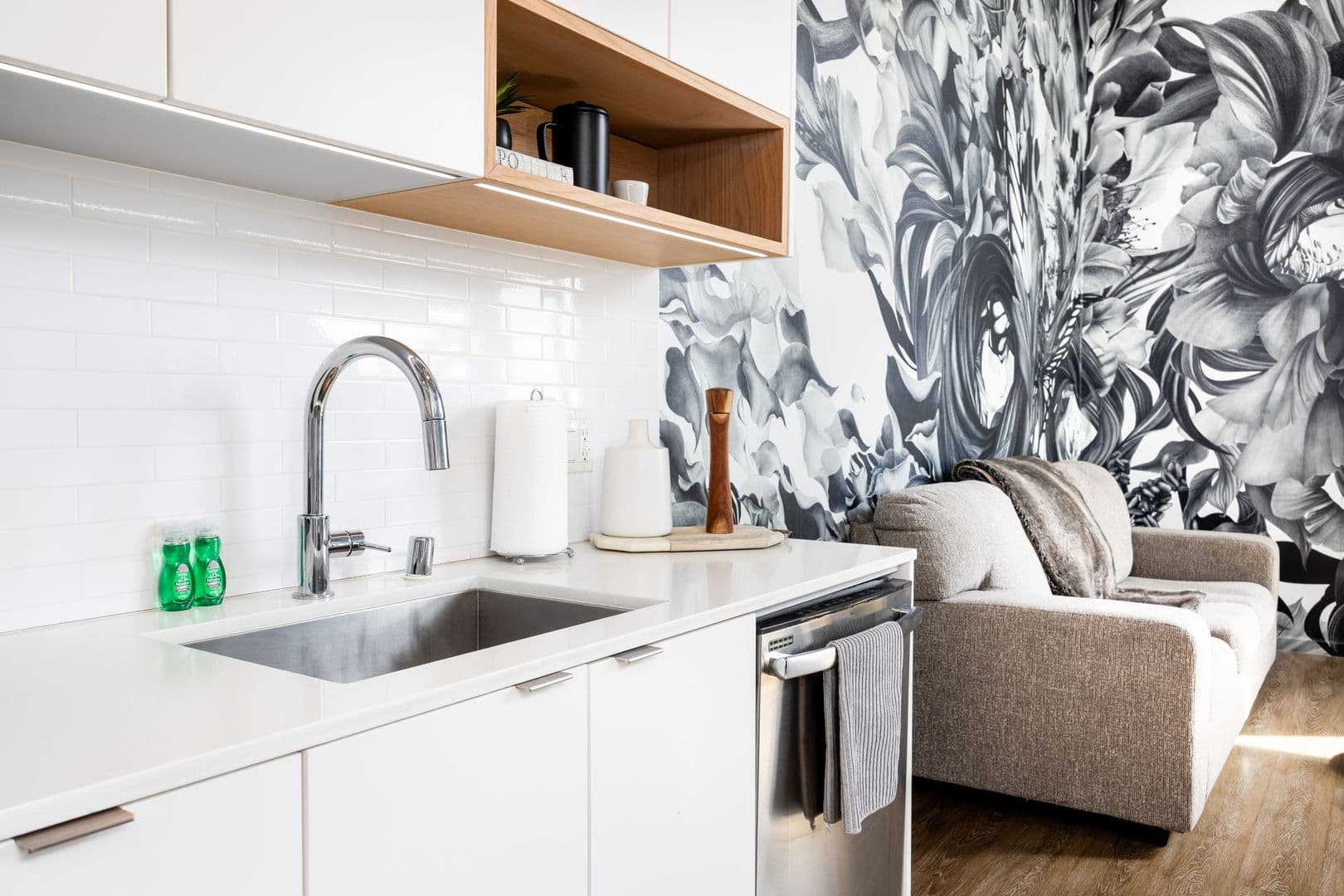 Los Angeles Apartment: 1737 N Las Palmas Ave